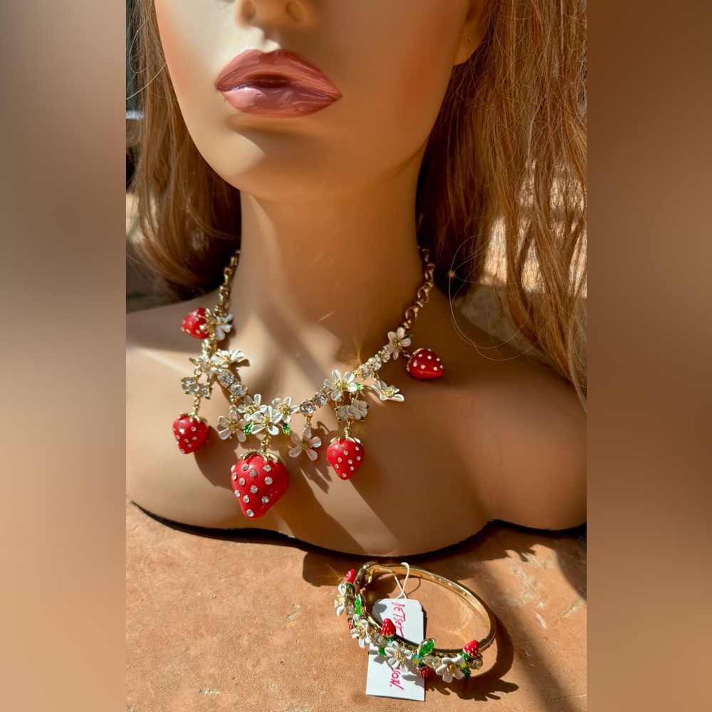 NWT ❤️🔥BETSEY JOHNSON🔥❤️ Strawberry SET - Statement Necklace & Bracelet